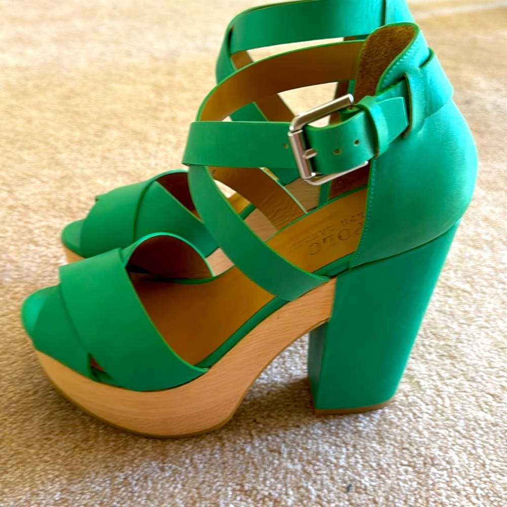 Stunning polo Ralph Lauren platform sandals